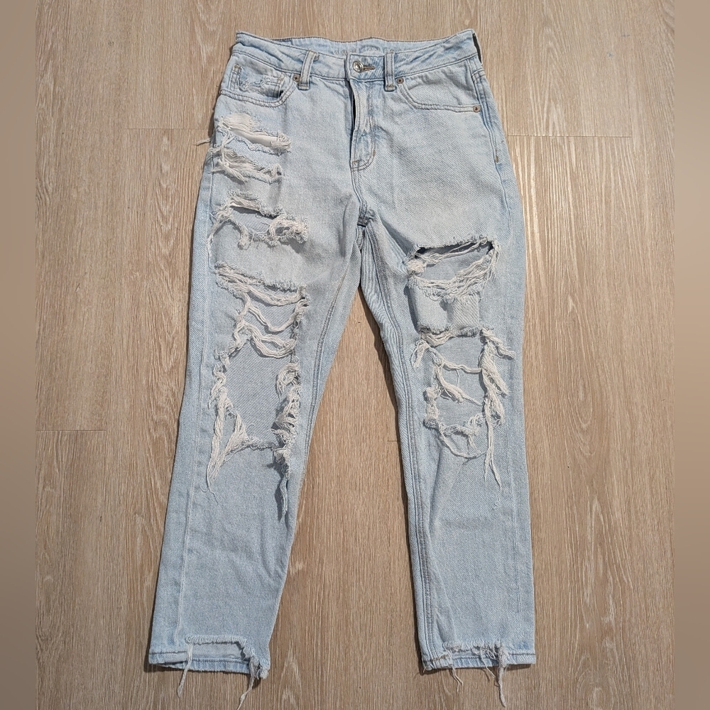 American Eagle Jeans Women's 2 Mom X-Short Strigid Destroyed